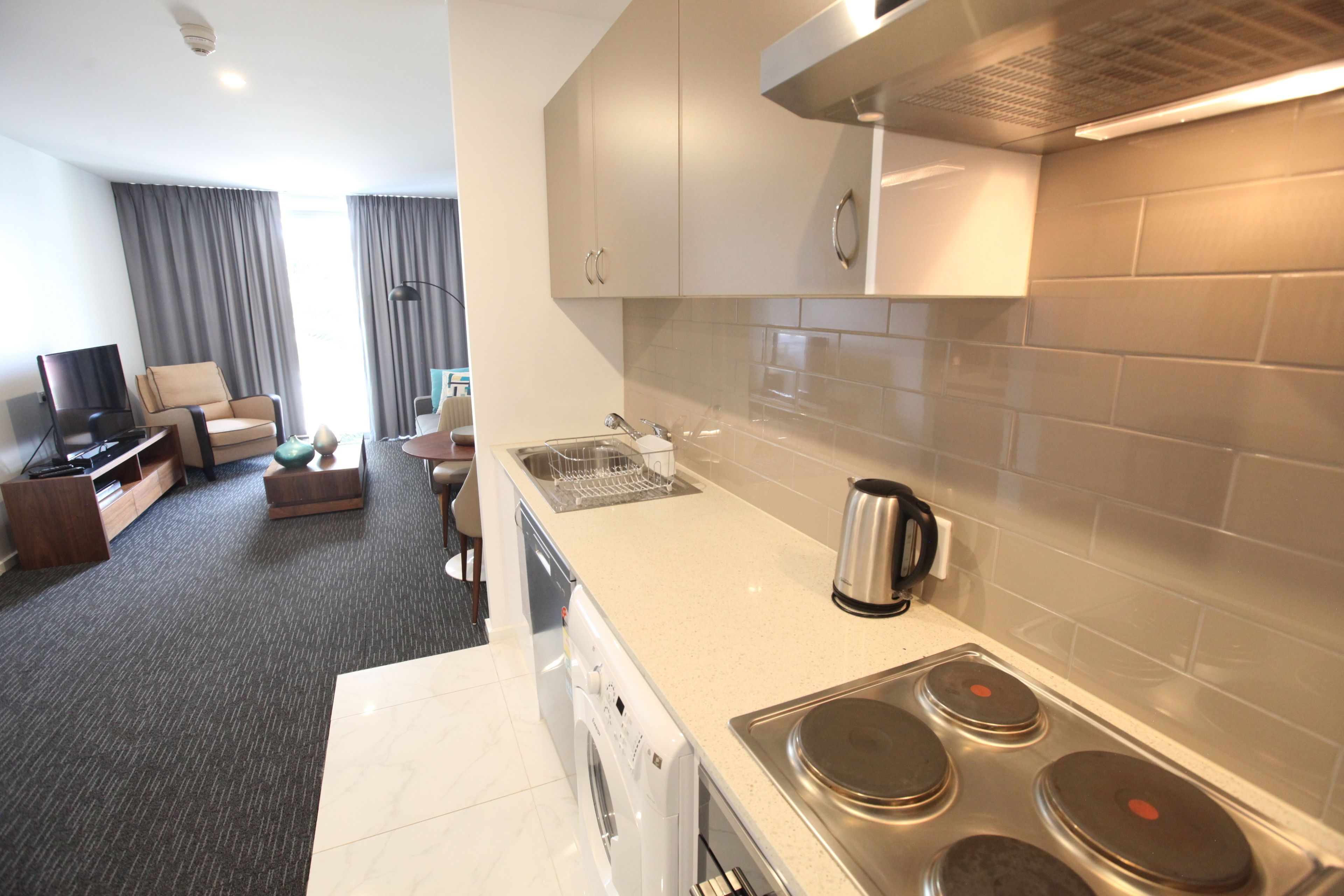 Full-size fridge, microwave, oven, stovetop