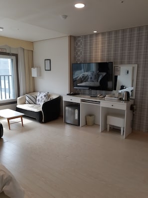 Suite, Mountain View | Free WiFi - Daebudo Hotel Marina (Ansan)