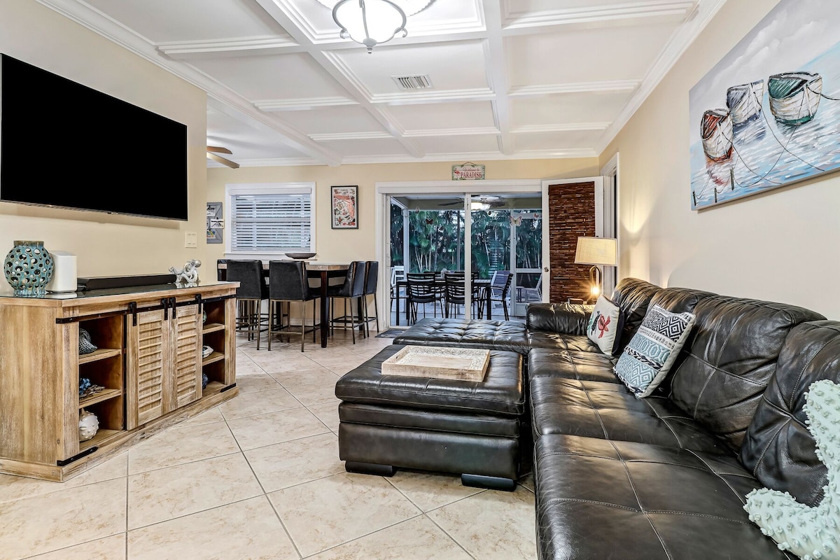 Photo 8 of Walk to Vanderbilt Beach! Private Heated Pool! Close to Mercato and Ritz Carlton