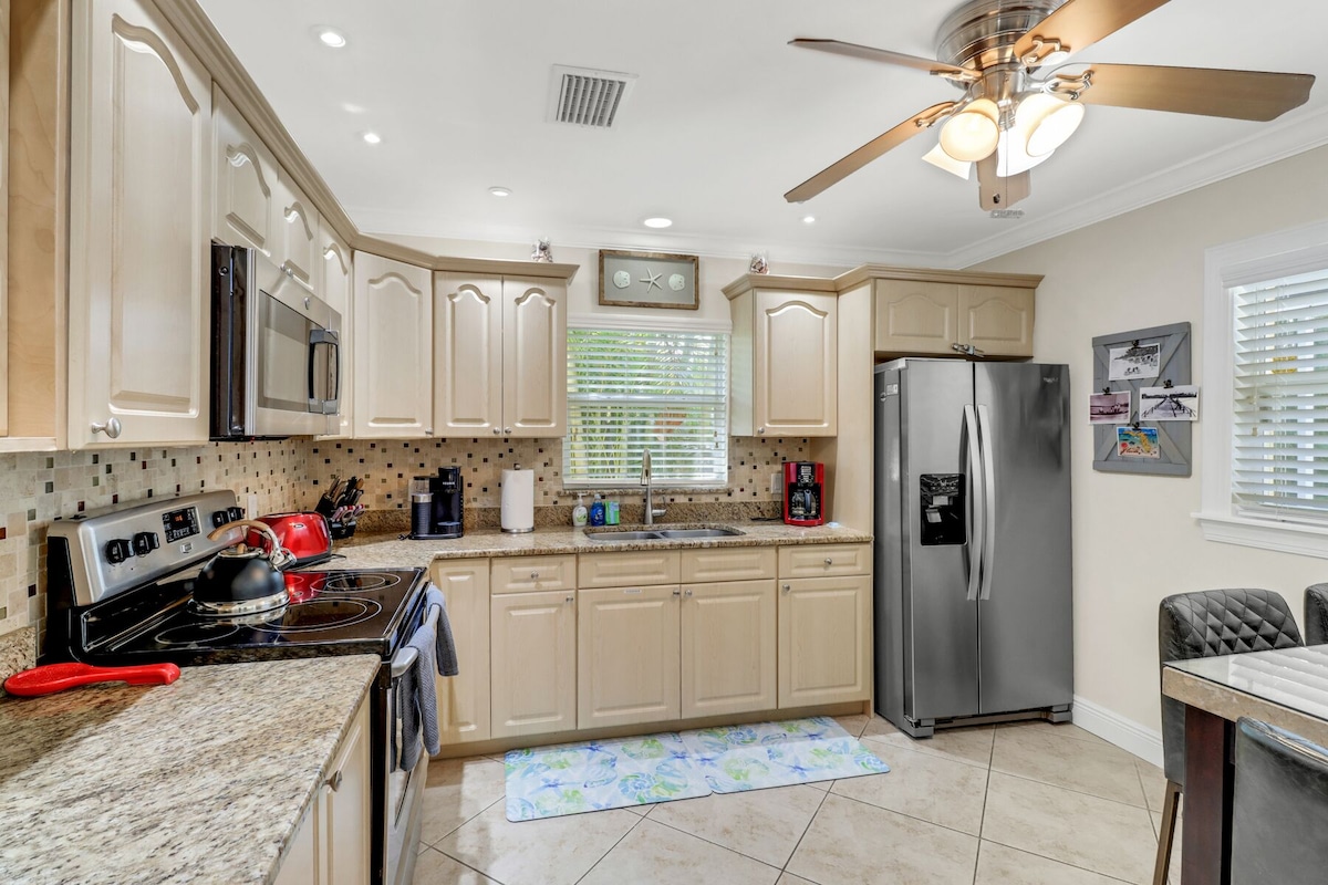 Photo 12 of Walk to Vanderbilt Beach! Private Heated Pool! Close to Mercato and Ritz Carlton