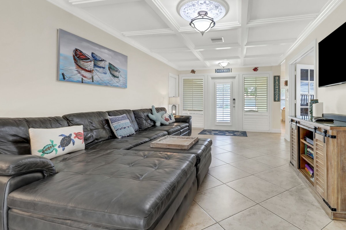 Photo 10 of Walk to Vanderbilt Beach! Private Heated Pool! Close to Mercato and Ritz Carlton