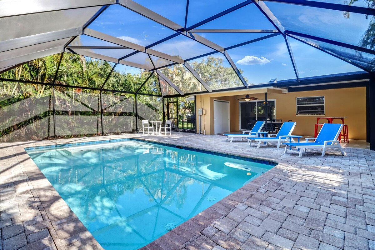 Photo 2 of Walk to Vanderbilt Beach! Private Heated Pool! Close to Mercato and Ritz Carlton