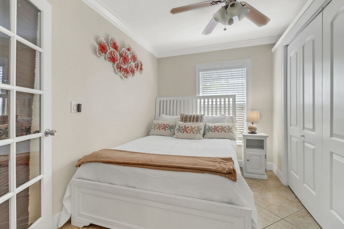 Photo 17 of Walk to Vanderbilt Beach! Private Heated Pool! Close to Mercato and Ritz Carlton