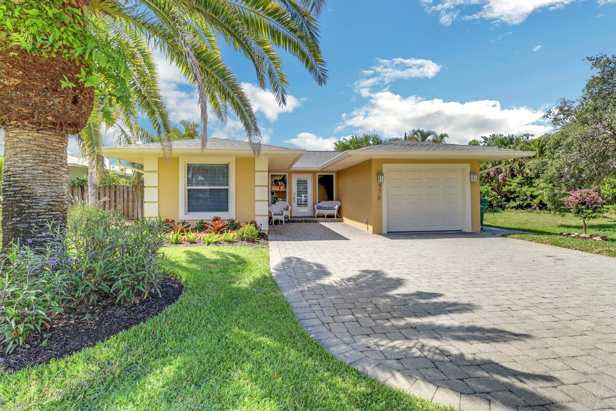 Photo 6 of Walk to Vanderbilt Beach! Private Heated Pool! Close to Mercato and Ritz Carlton