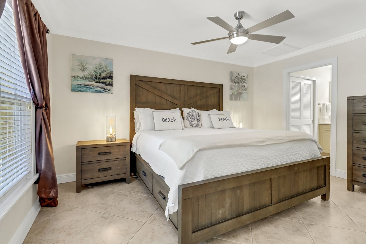 Photo 16 of Walk to Vanderbilt Beach! Private Heated Pool! Close to Mercato and Ritz Carlton
