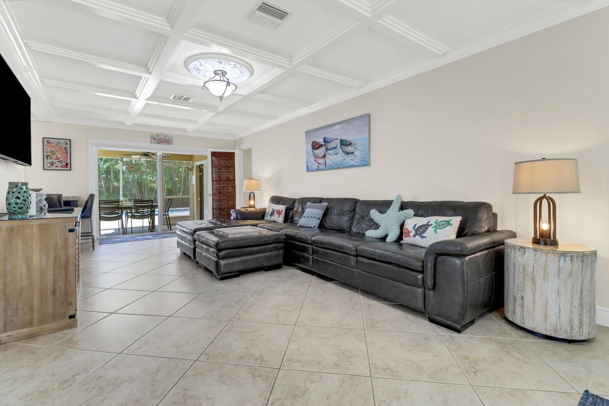 Photo 11 of Walk to Vanderbilt Beach! Private Heated Pool! Close to Mercato and Ritz Carlton