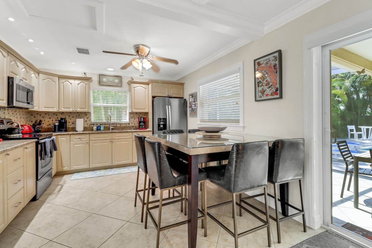 Photo 15 of Walk to Vanderbilt Beach! Private Heated Pool! Close to Mercato and Ritz Carlton