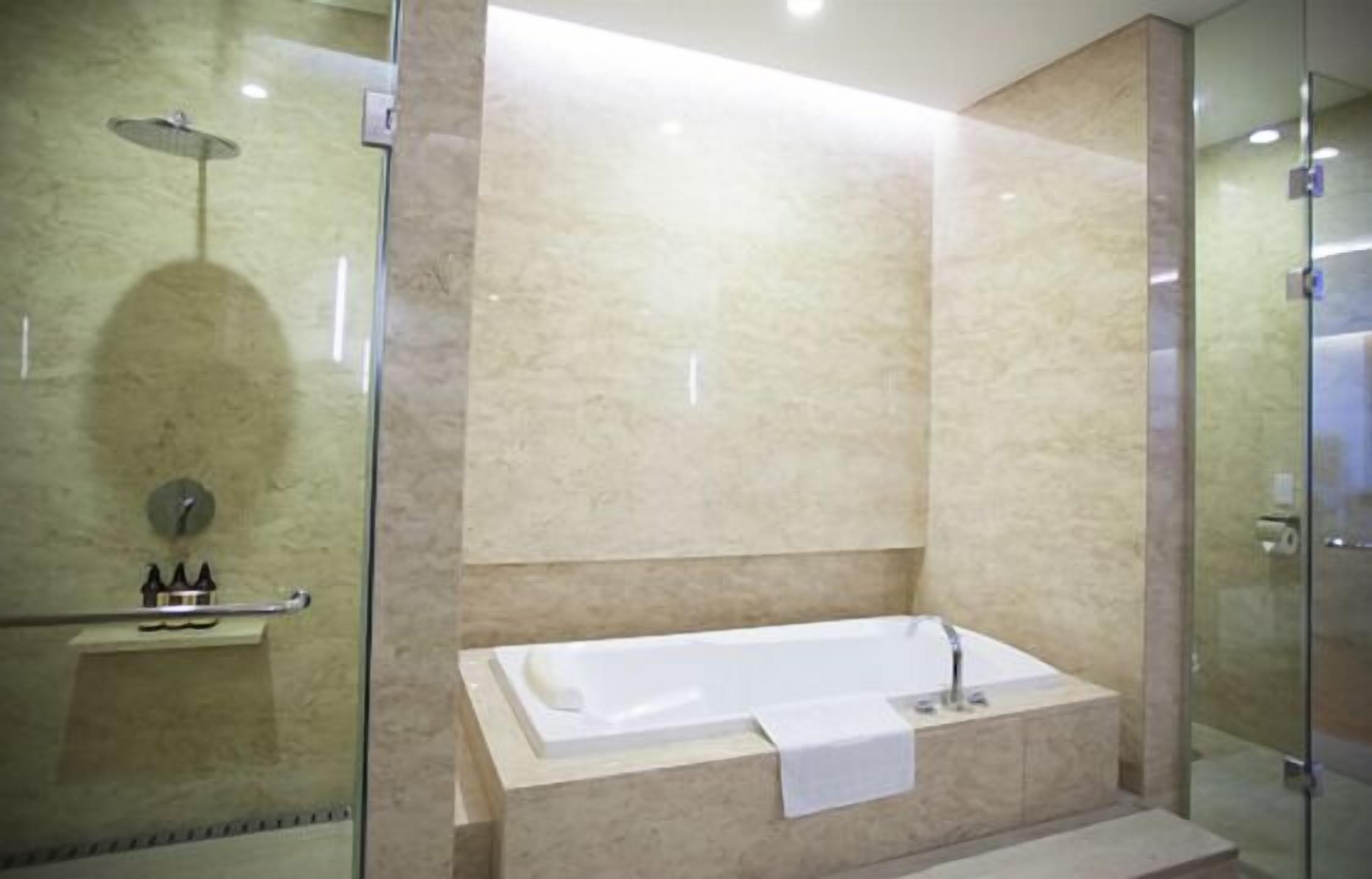 vvip | deep-soaking bathtub