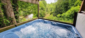 Outdoor spa tub