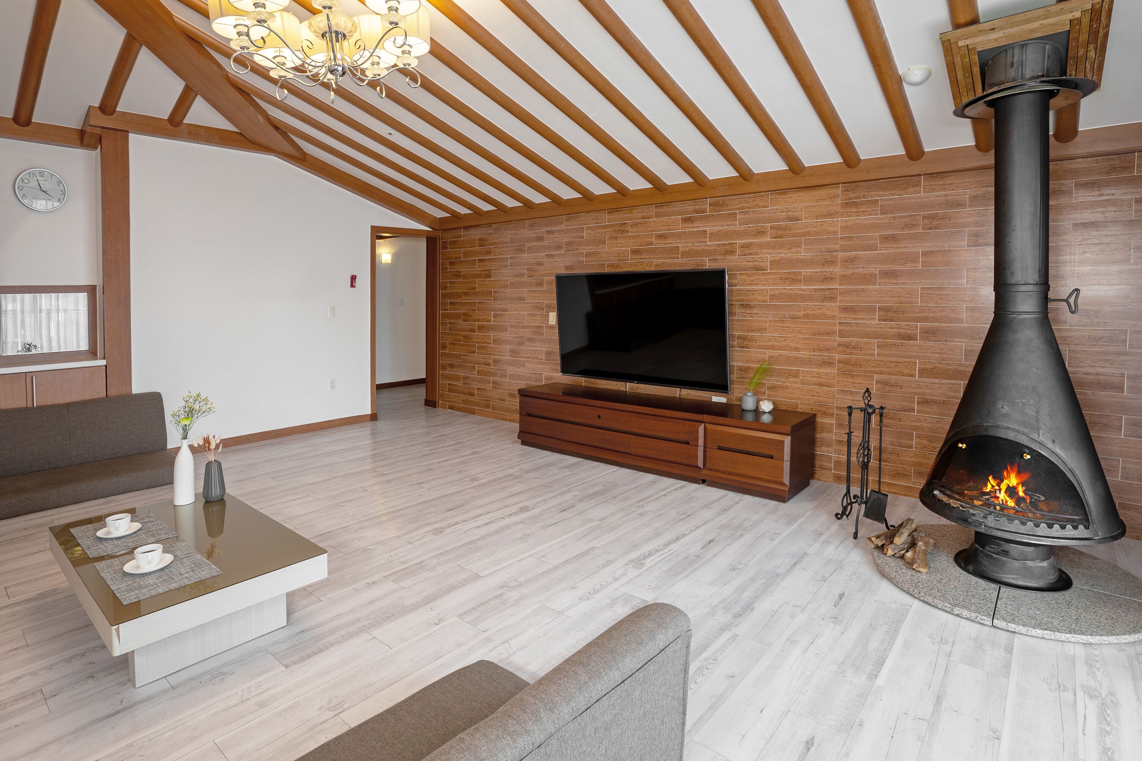 Fireplace Suite | Blackout drapes, WiFi (free)