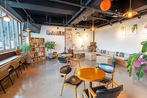 Lobby lounge