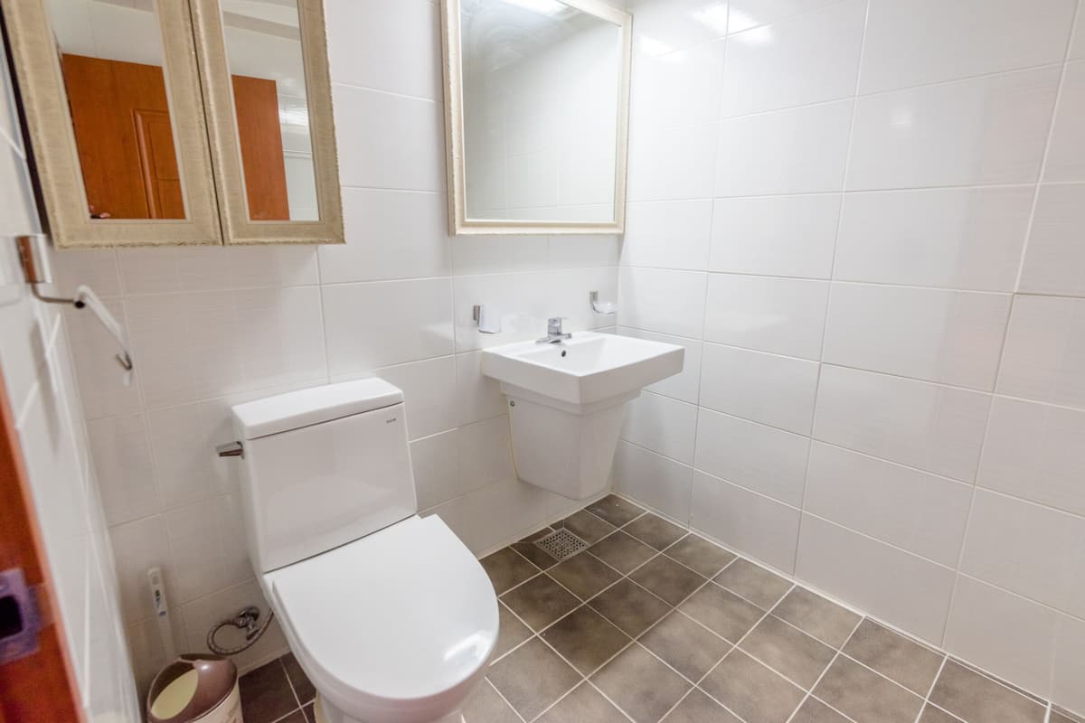 Executive Duplex, 5 Bedrooms | Bathroom | Combined shower/tub, free toiletries, hair dryer, slippers