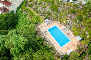 2 utendørsbassenger