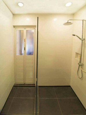 Studio Room | Bathroom shower - Mynest Homestay (Malacca City)