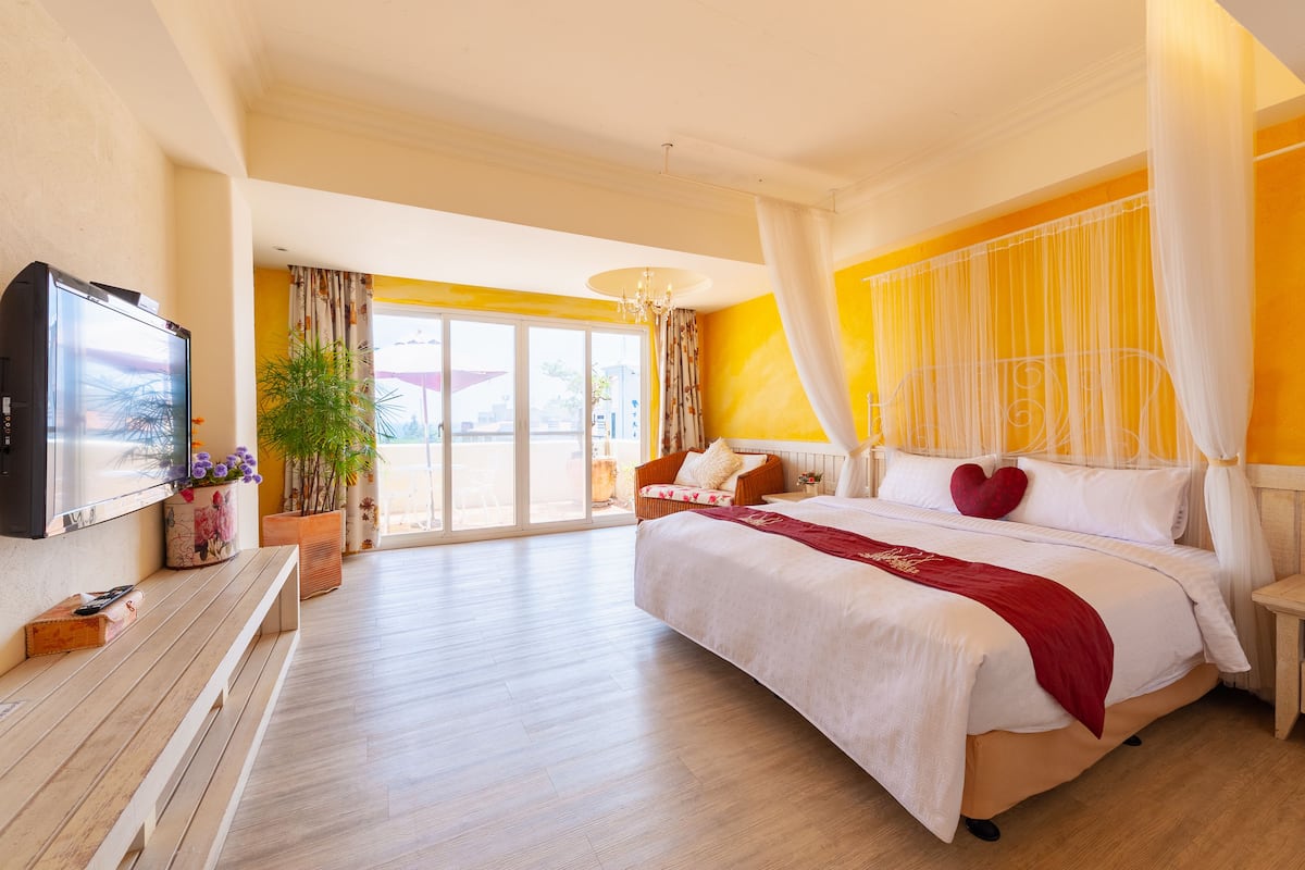 Double Room, Bathtub, Ocean View | Blackout drapes, free WiFi, bed sheets