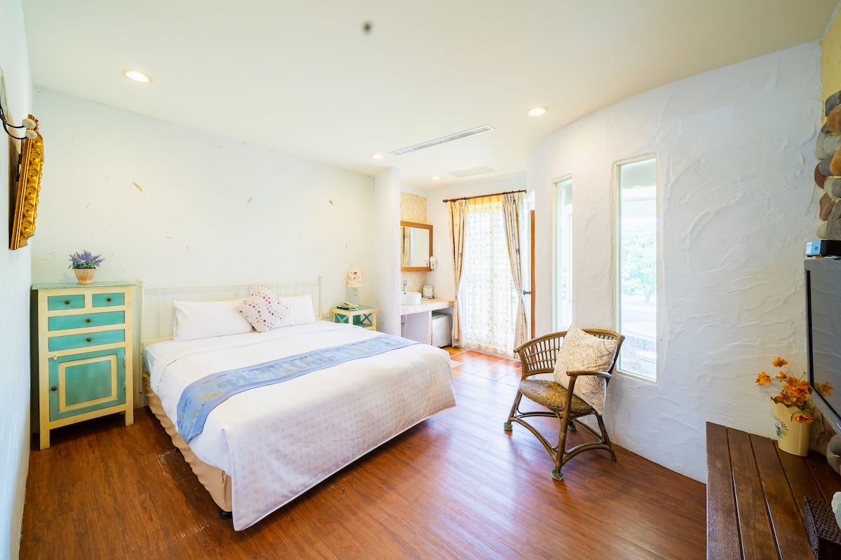 Double Room, Bathtub, Mountain View | Blackout drapes, free WiFi, bed sheets