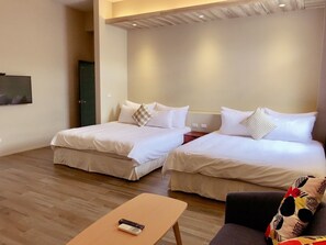 Standard-Vierbettzimmer, 1 Schlafzimmer, Nichtraucher | Schreibtisch, Verdunkelungsvorhänge, kostenloses WLAN