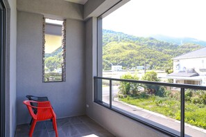 Superior-Doppelzimmer, 1 King-Bett, Balkon, Bergblick | Blick vom Balkon