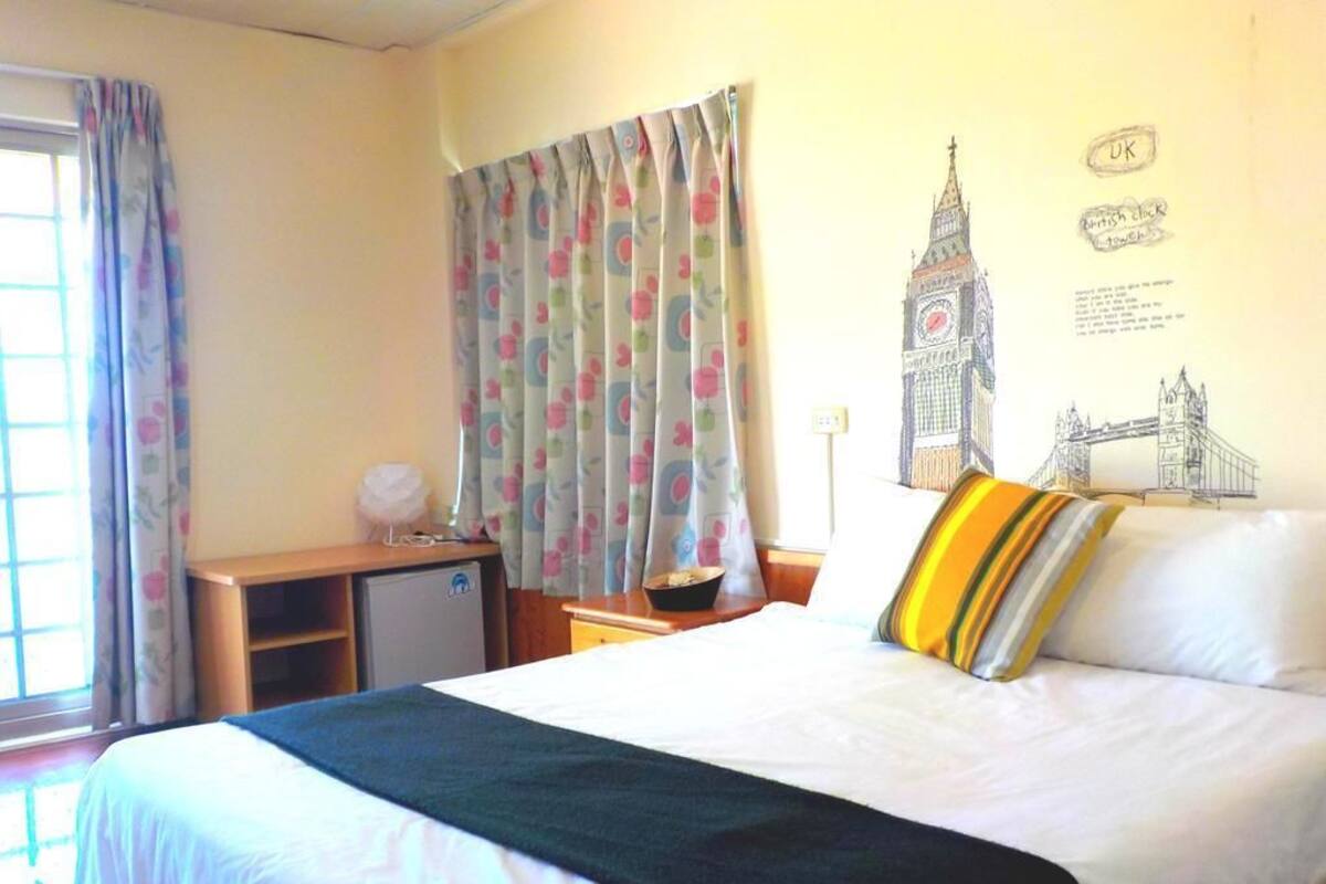 Habitación estándar doble (208) | Escritorio, cortinas opacas, wifi gratis y ropa de cama