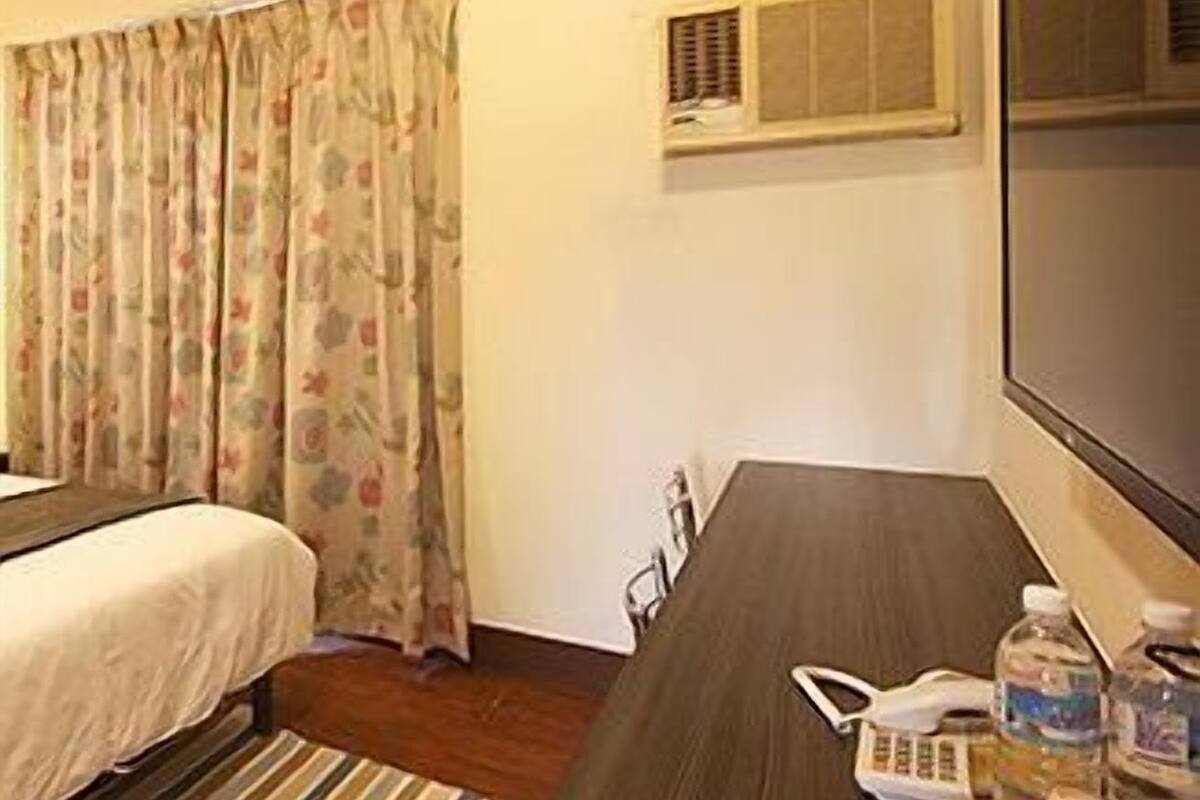 Habitación estándar doble (203) | Escritorio, cortinas opacas, wifi gratis y ropa de cama