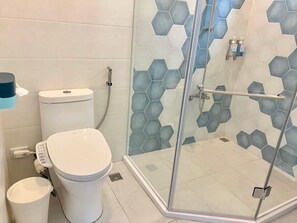 Comfort Quadruple Room, 2 Katil Kelamin (Double), Mountain View | Bilik Mandi | Pancuran mandi, pengering rambut, selipar, tuala disediakan 