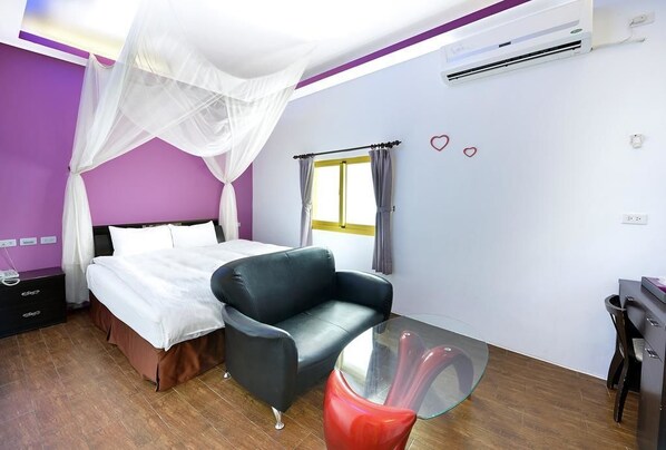 ستائر تعتيم وتجهيزات عازلة للصوت وواي فاي مجانًا وملاءات أسرّة