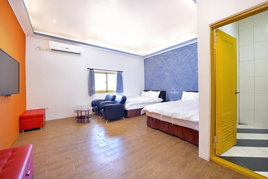 Deluxe Quadruple Room | Blackout drapes, soundproofing, free WiFi, bed sheets