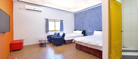 Deluxe Quadruple Room | Blackout drapes, soundproofing, free WiFi, bed sheets