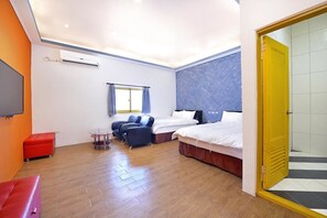 Deluxe Quadruple Room | Blackout drapes, soundproofing, free WiFi, bed sheets - Kenting Star Inn (Hengchun)