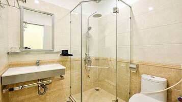 Shower, free toiletries, slippers, bidet