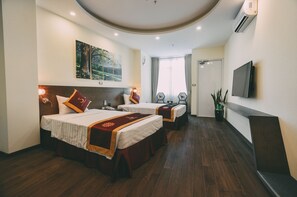 Minibar, individually decorated, individually furnished, desk - Suji Hotel My Dinh (Hanoi)