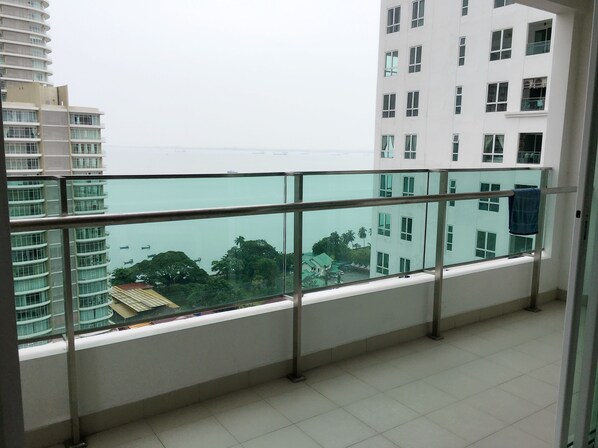 Deluxe and Double Suite | Balcony - Mansion Deluxe and Double Seaview Suite (George Town)