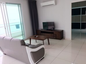 Deluxe and Double Suite | Living room | Flat-screen TV - Mansion Deluxe and Double Seaview Suite (George Town)