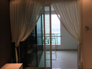 Deluxe Suite, Sea View | Balcony - Mansion Deluxe Seaview Suite (George Town)