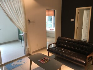 Deluxe Suite, Sea View | Living room | Flat-screen TV - Mansion Deluxe Seaview Suite (George Town)