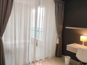 Room - Mansion Deluxe Seaview Suite (George Town)