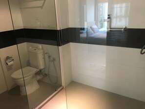 Bathroom - Mansion Deluxe Seaview Suite (George Town)