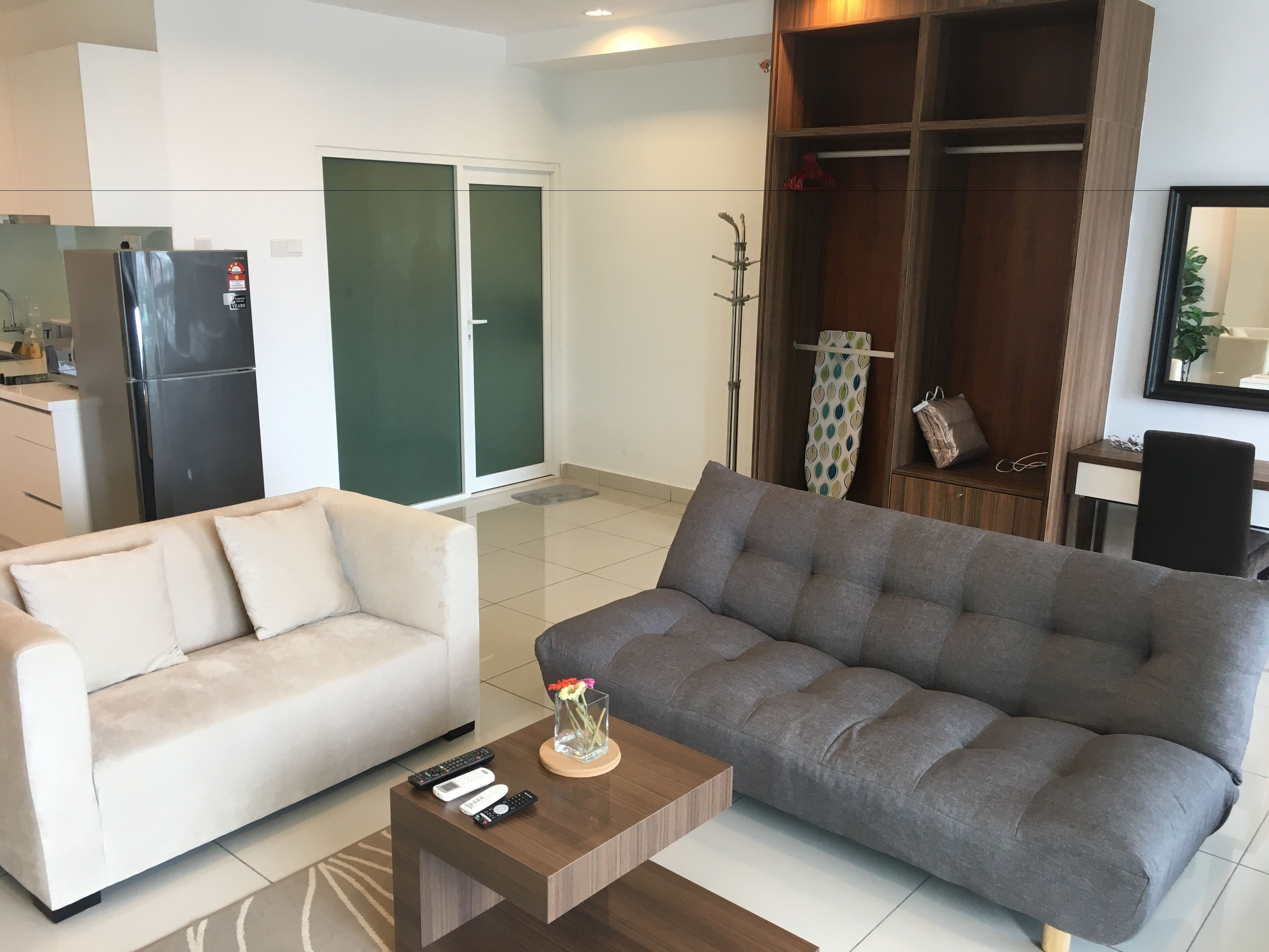 Deluxe Studio Suite | Living room | Flat-screen TV