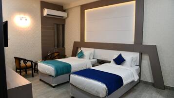 Executive Room | Desk, soundproofing, rollaway beds, free WiFi