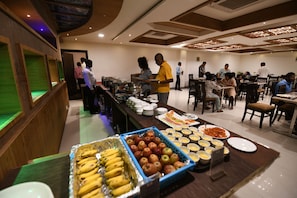 Daily buffet breakfast for a fee