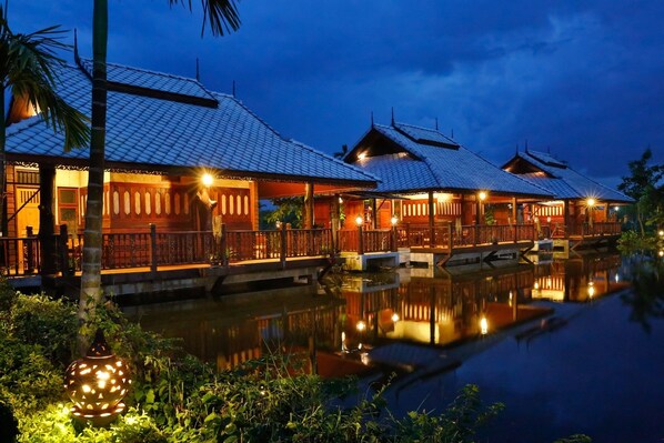 Deluxe Double Room with River View | Vistas desde el alojamiento