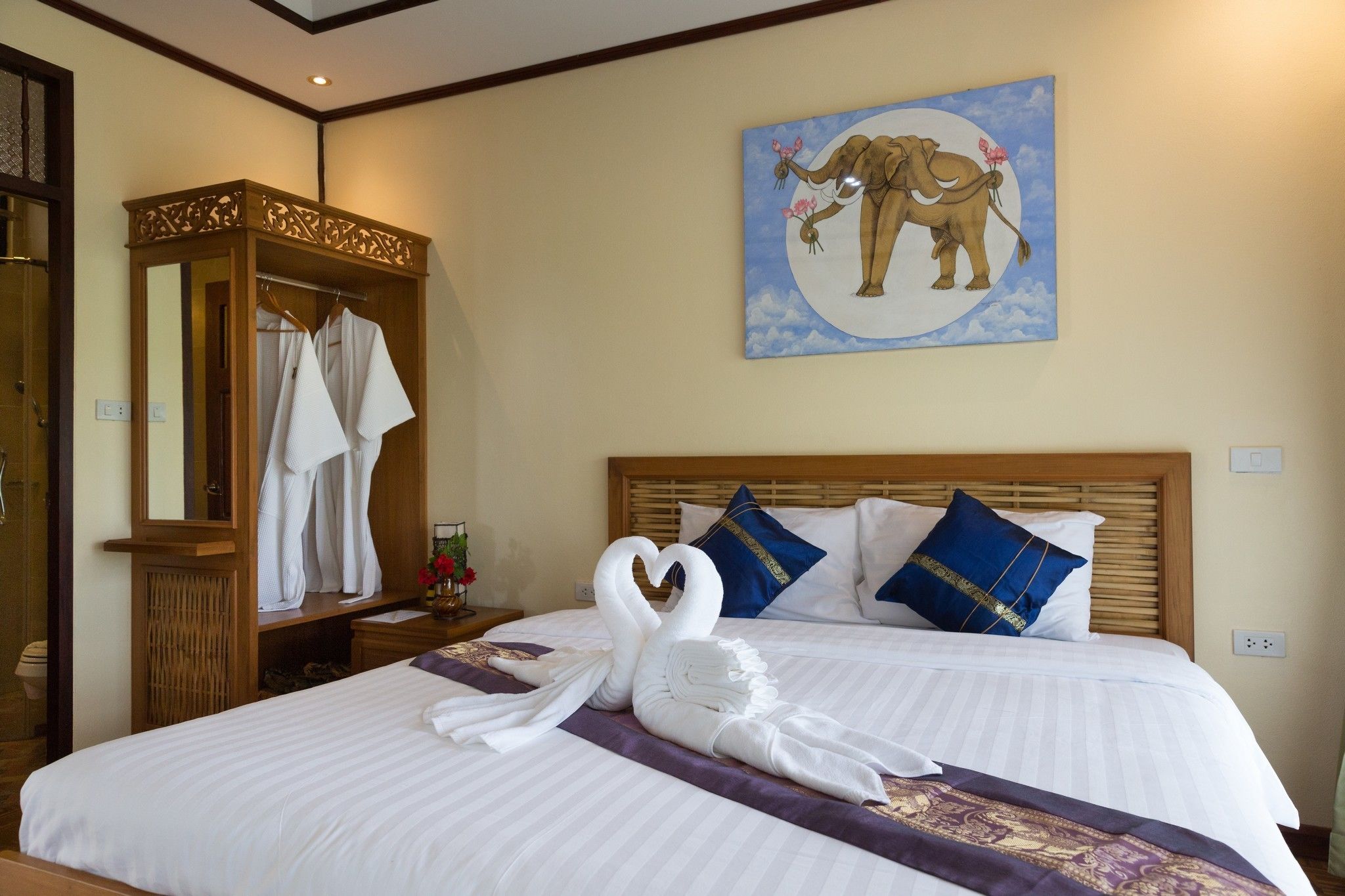 Deluxe Double Room with River View | 迷你吧、客房内保险箱、熨斗/熨板、折叠床/加床（额外收费）