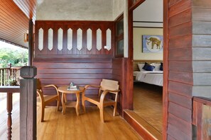 Deluxe Double Room with River View | Terrass/Patio