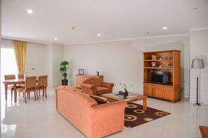 2 Bedrooms | Living area