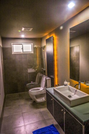 2 Bedrooms | Bathroom | Shower - Griya Prapanca Apartment (Jakarta)