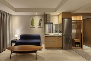 1 habitación, caja de seguridad en la habitación y escritorio 
