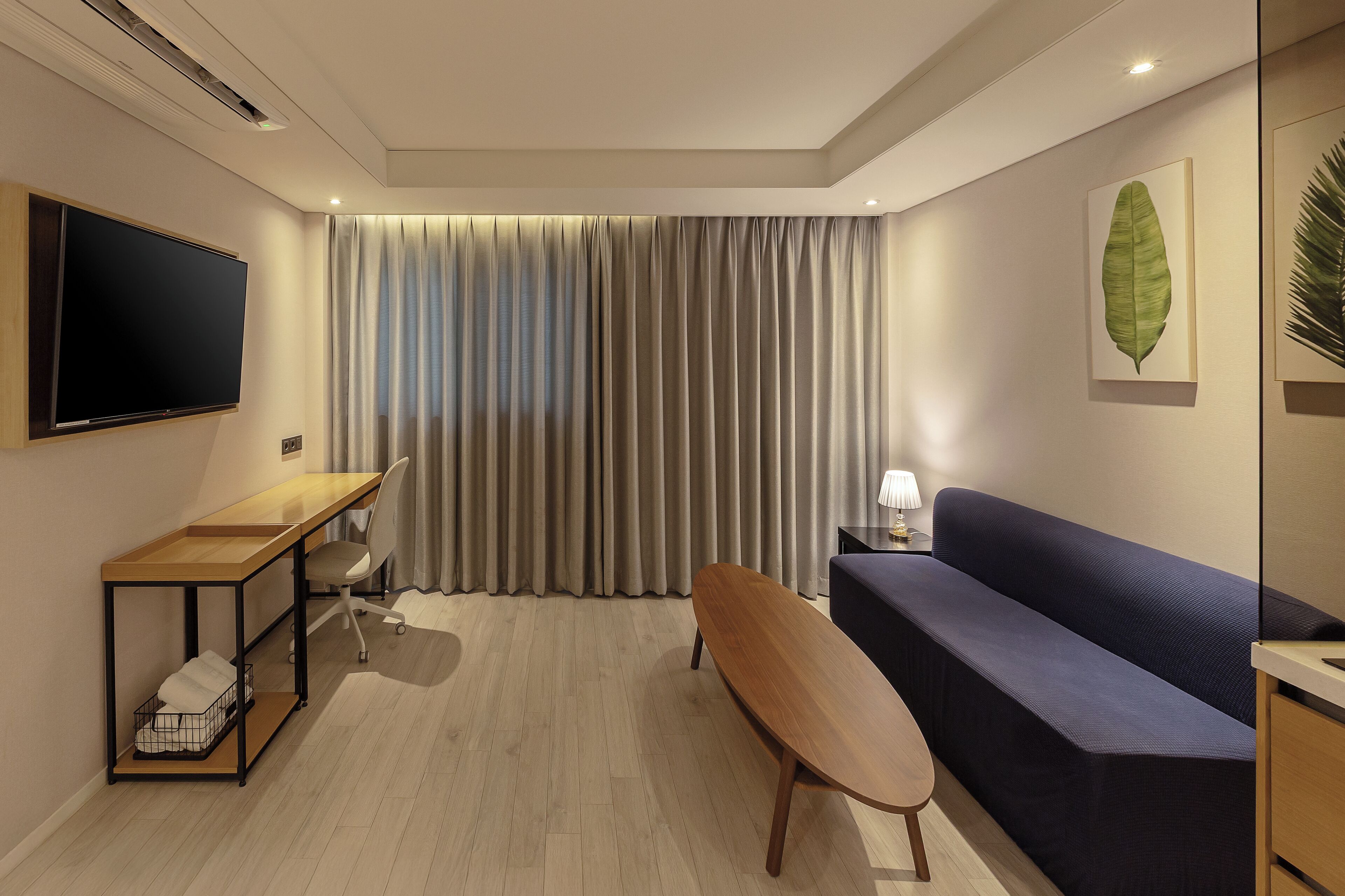 Family Suite Room | In-room safe, desk, laptop workspace, blackout drapes