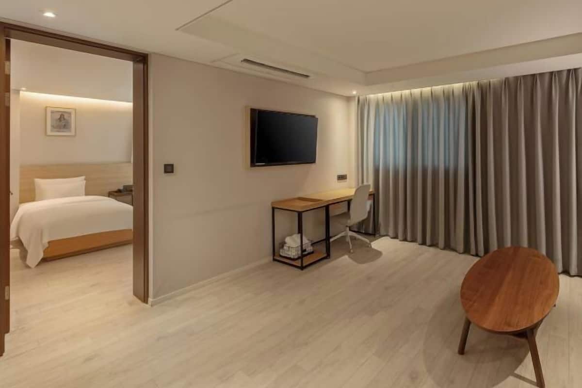 1 bedroom, in-room safe, desk, laptop workspace