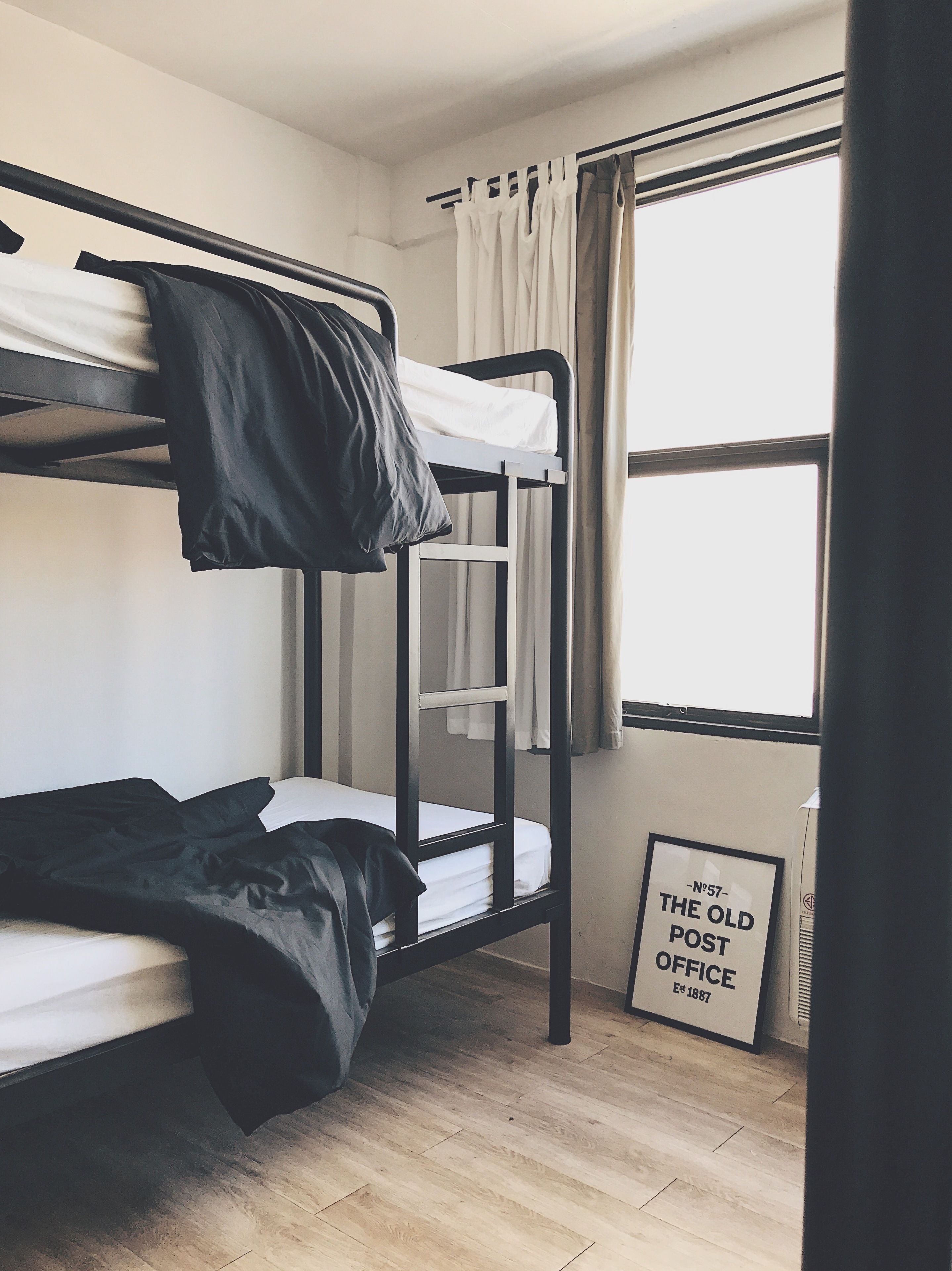 Foto - Beige Poshtels + Netflix