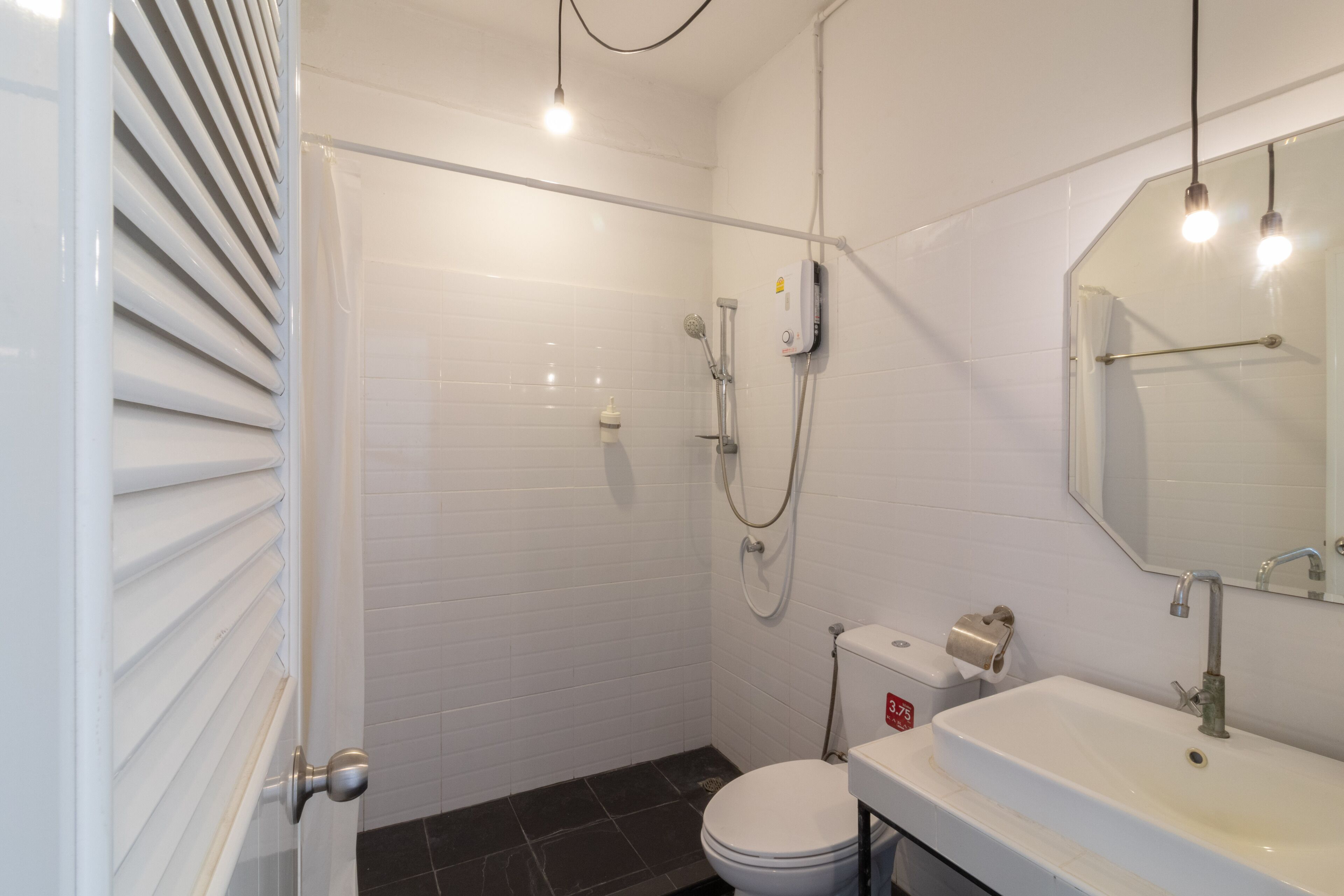 Foto - Beige Poshtels + Netflix